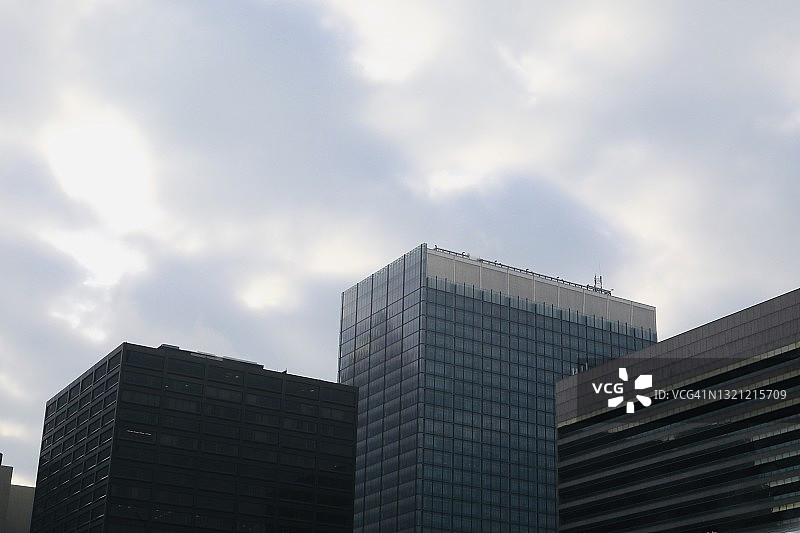 城市天空的雾气导致能见度降低图片素材