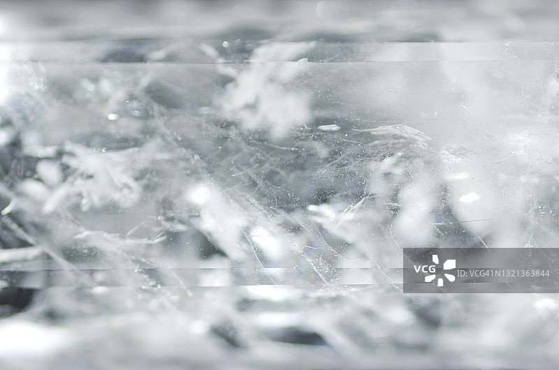 白色石英晶体完整画面图片素材