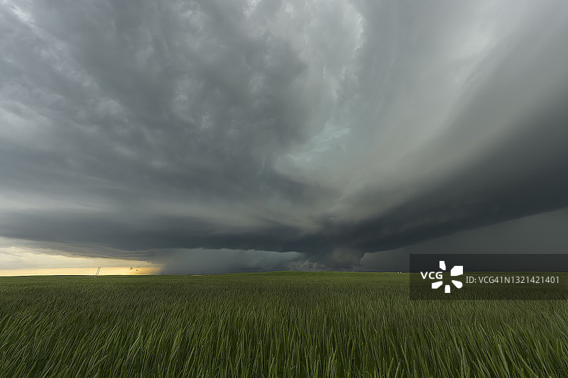 大平原上的超级单体图片素材