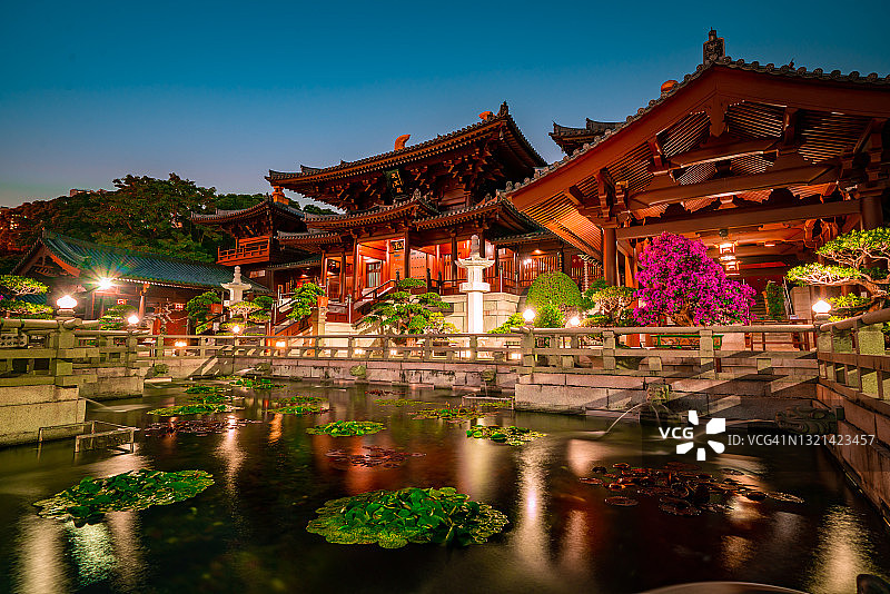 香港南莲园池塘与东方亭台图片素材