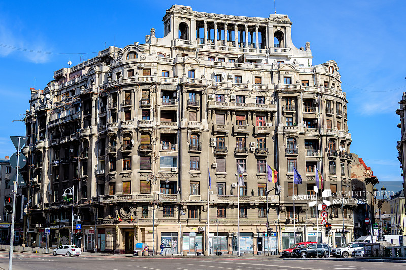 团结广场附近Dambovita河畔的老建筑图片素材