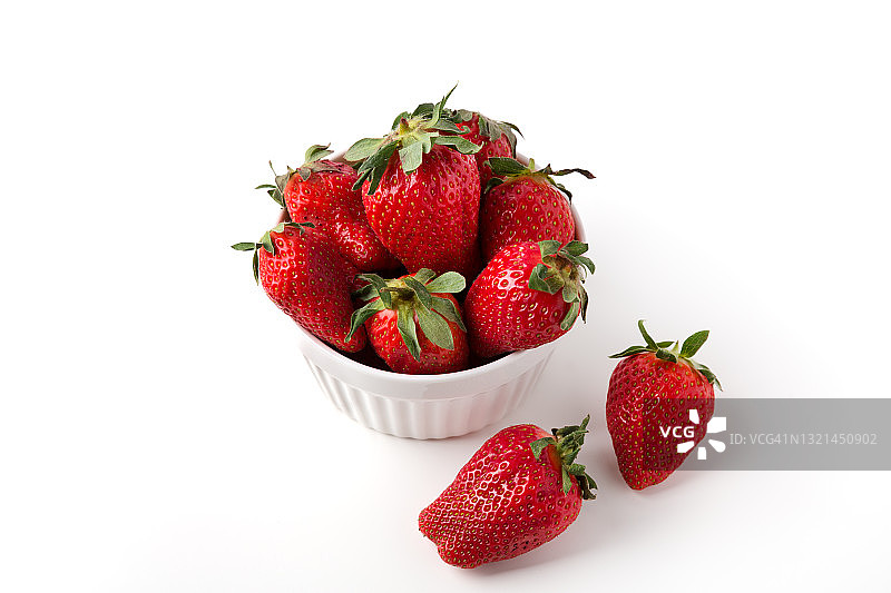 塑料容器中的成熟草莓图片素材