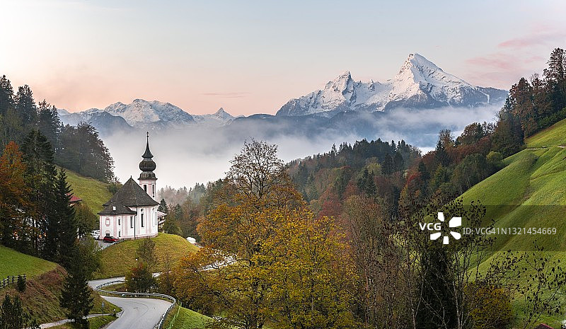 贝希特斯加登阿尔卑斯山脉玛利亚根朝圣教堂图片素材