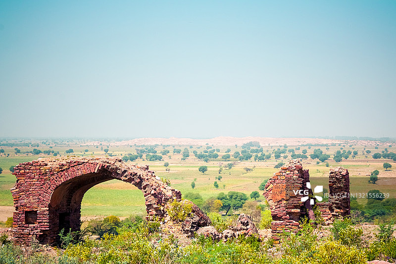 莫卧儿时代法塔赫布尔西格里的破损围墙图片素材