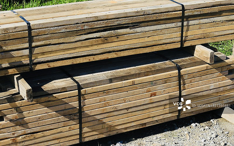 木材厂堆叠的木板图片素材