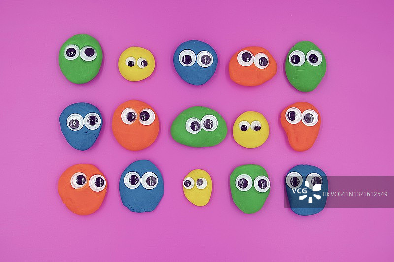 泥塑人脸与谷歌眼睛图片素材