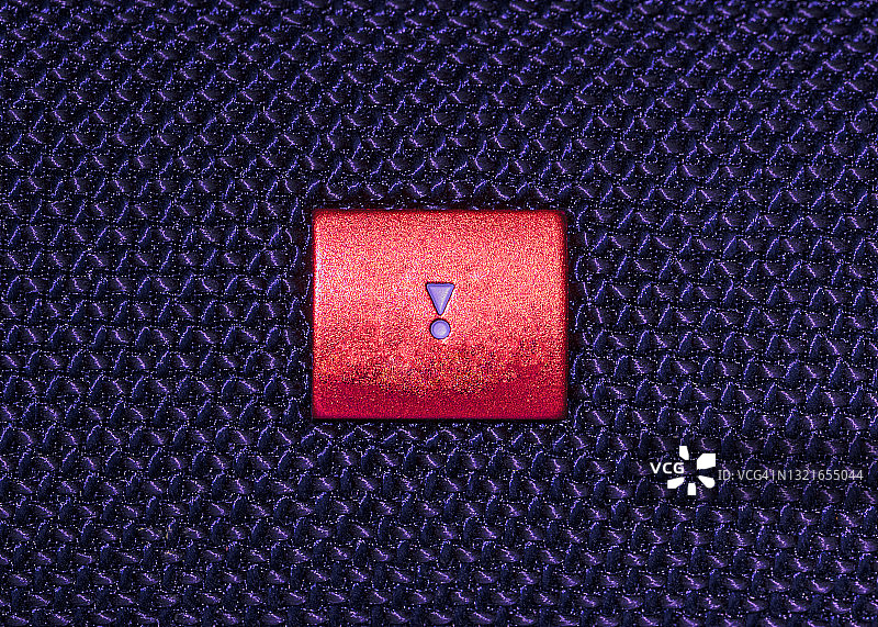 红色广场上的感叹号图片素材