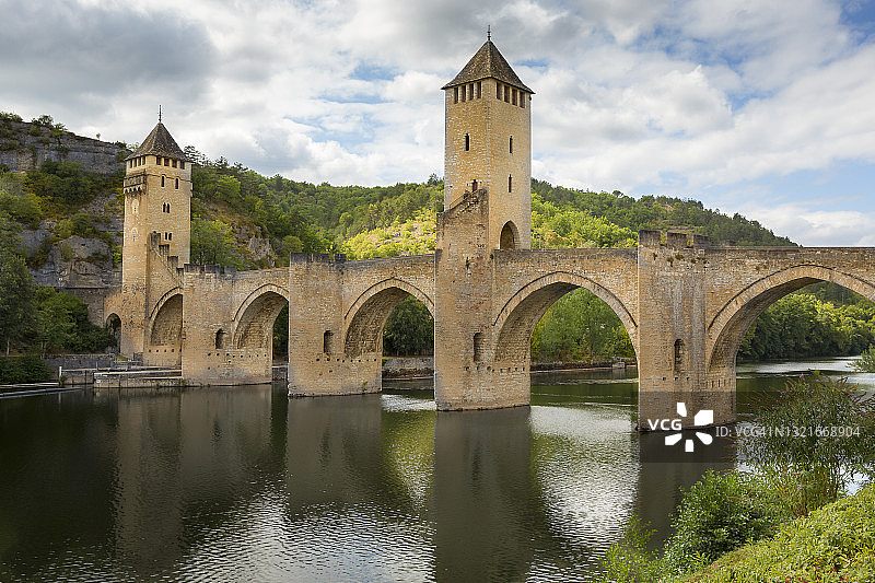 法国卡奥尔洛特河上的瓦朗特雷桥图片素材