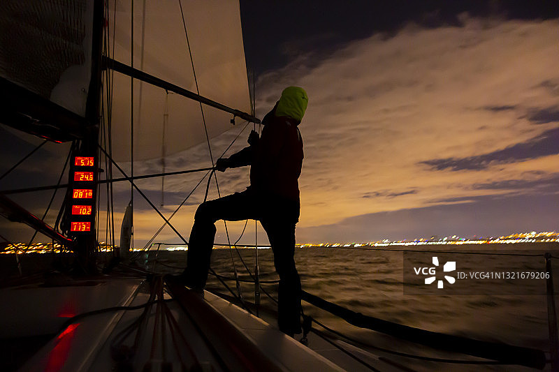 水手调整主帆图片素材