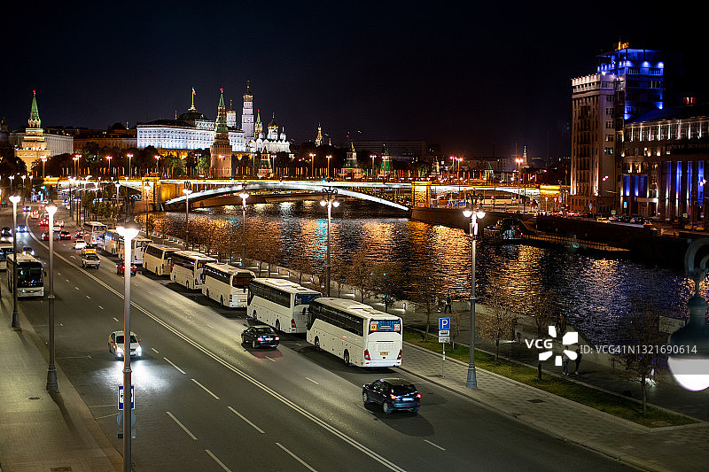 莫斯科夜景：莫斯科河与克里姆林宫图片素材