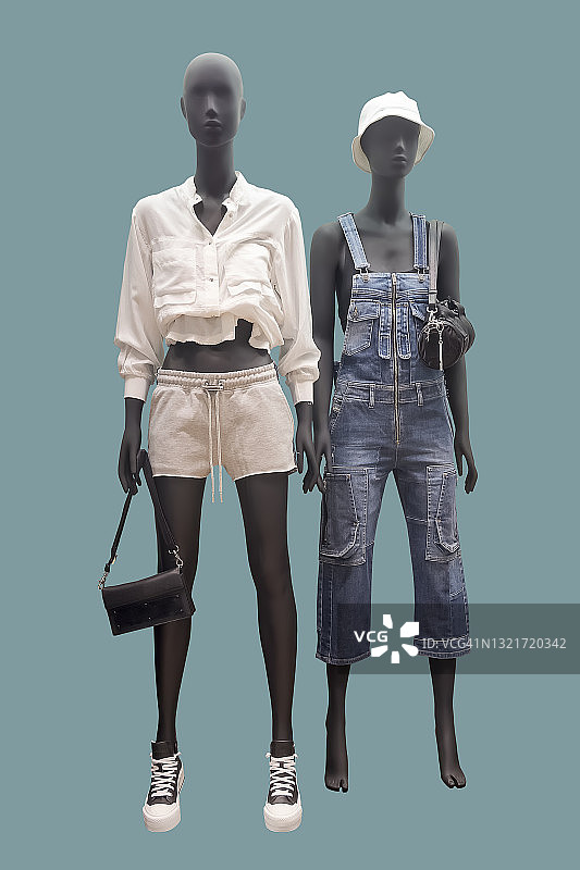 两个全身女性人体模型图片素材