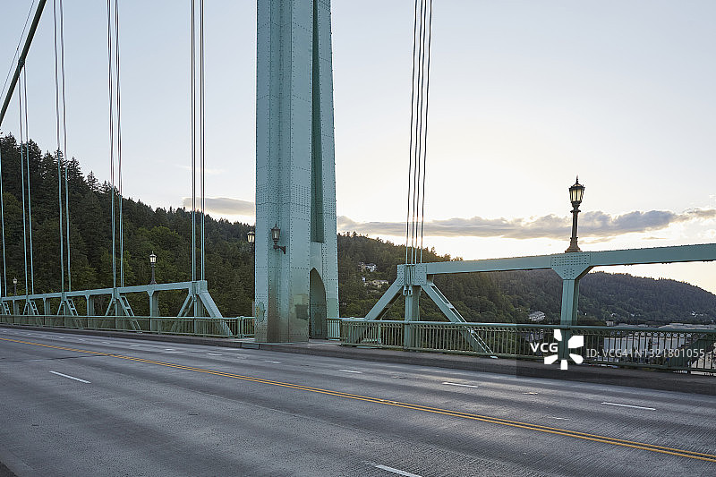 没有汽车的圣约翰斯大桥图片素材