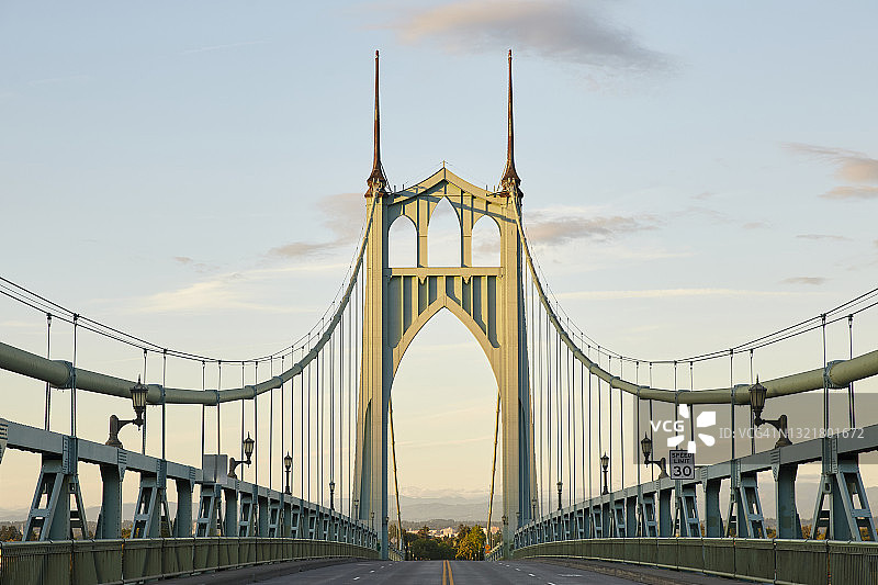夕阳下的圣约翰斯大桥图片素材