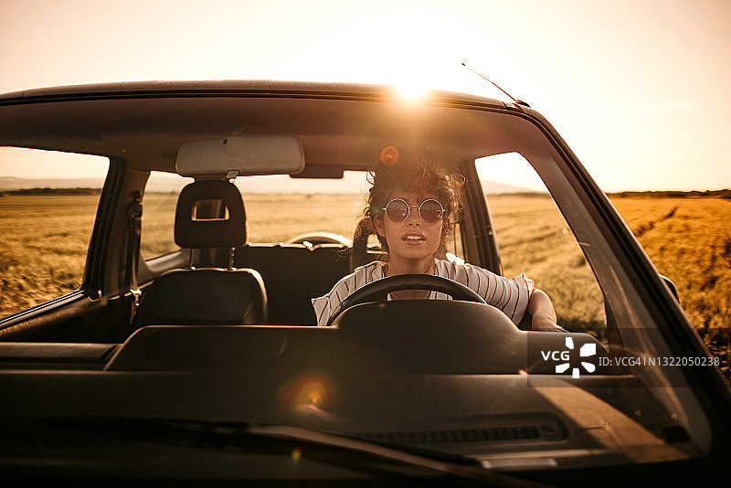 年轻自由图片素材