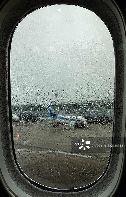日本东京羽田国际机场的雨天图片素材