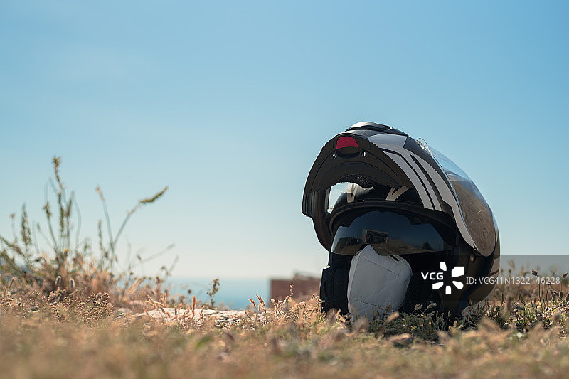 头盔的新朋友图片素材