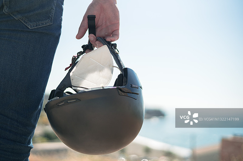 头盔的新朋友图片素材