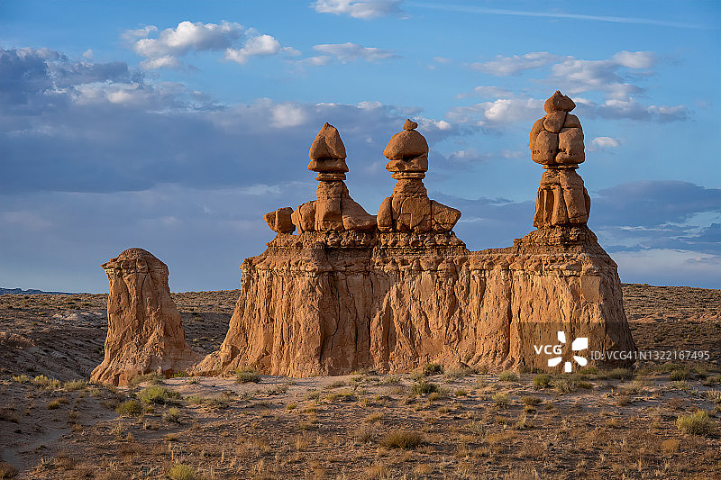 犹他州妖精谷州立公园的三姐妹岩石柱图片素材