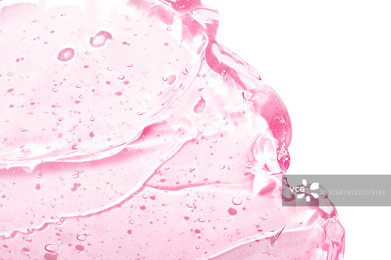 白色背景上用于面部的透明粉色液体精华血清，滋润透明质酸图片素材