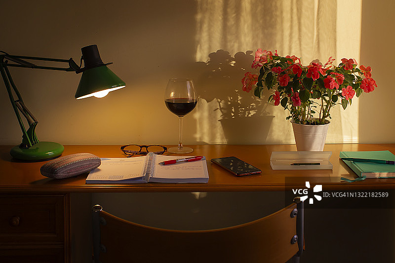 日落时分的工作场景图片素材