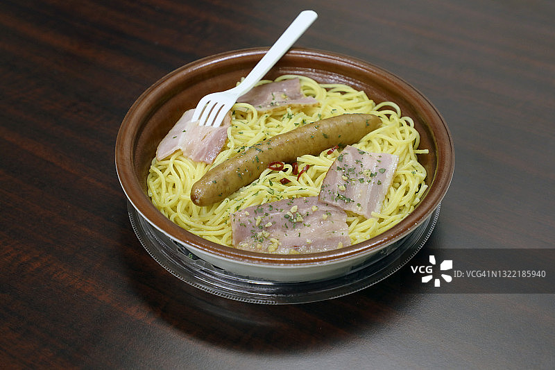 便当、蒜香辣椒意大利面图片素材