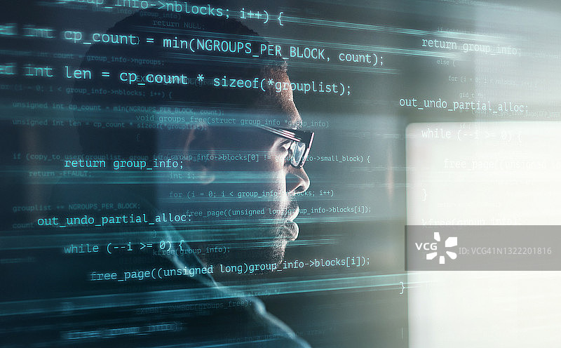 英俊商人办公室工作场景与多行代码叠加图片素材