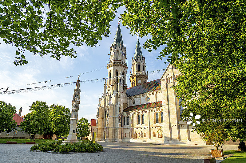 奥地利克洛斯特新堡修道院塔楼阳光明媚图片素材