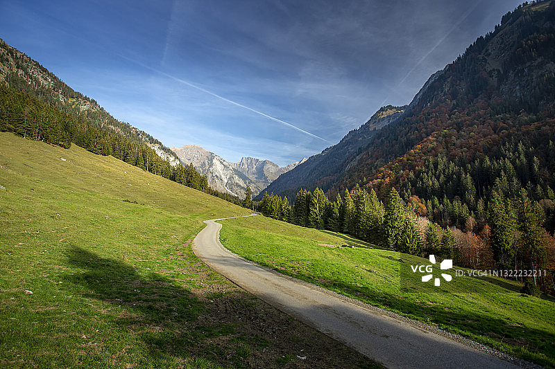 奥伊巴赫山谷的空旷小路图片素材