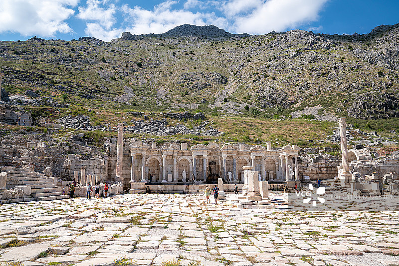 摄影师拍摄土耳其阿格拉斯松布尔杜尔萨加拉索斯圆形剧场图片素材