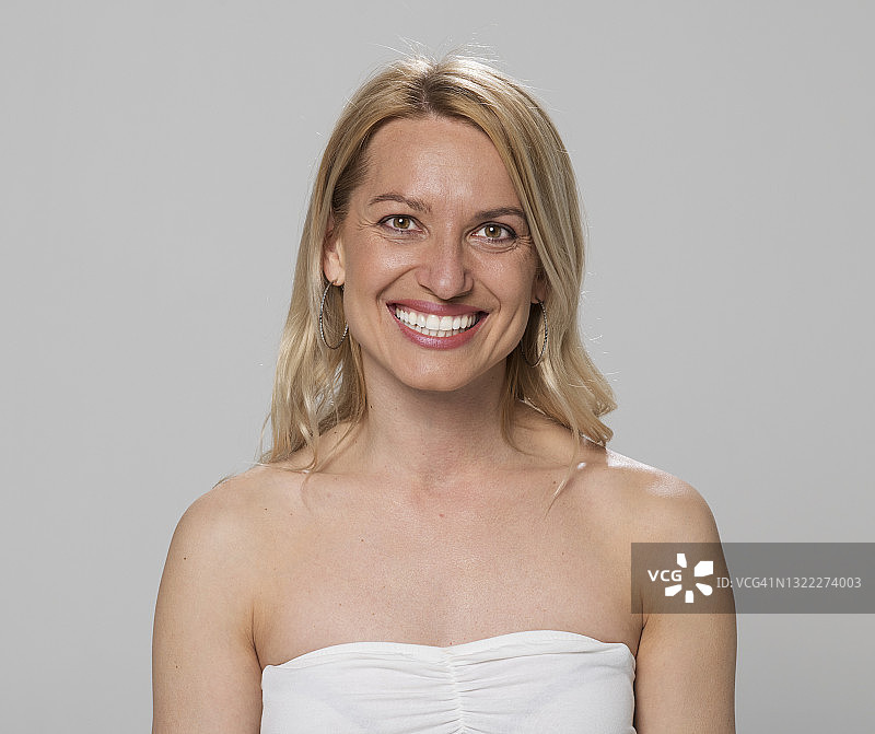 微笑的女人特写图片素材