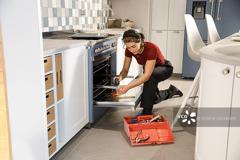 修理烤箱图片素材