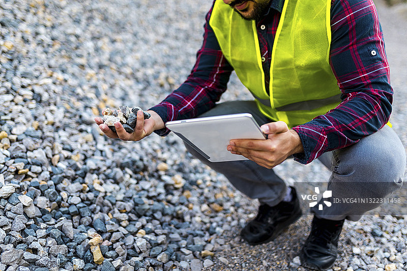 检查岩石样本图片素材