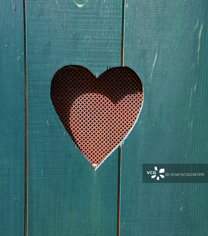 带有心形图案的法国门图片素材