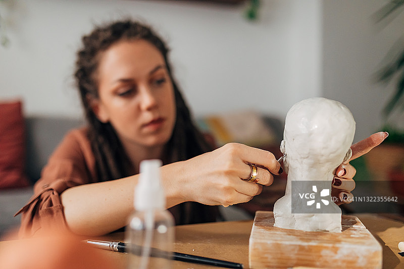 粘土雕塑是自我发现的方式图片素材