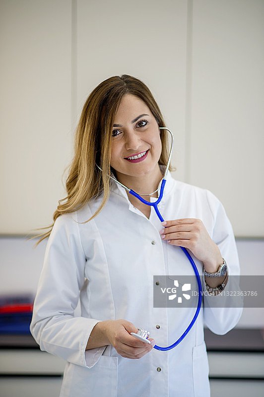 自信的女医生图片素材