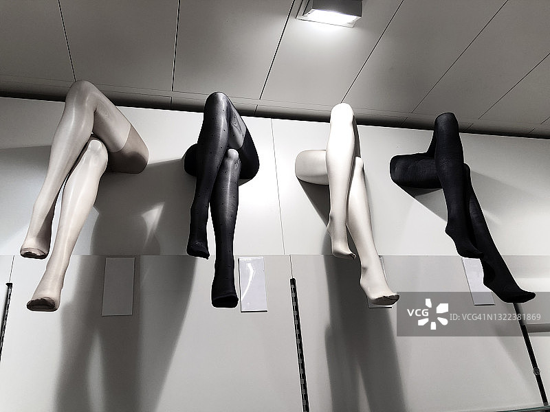 墙上的长筒袜模特图片素材