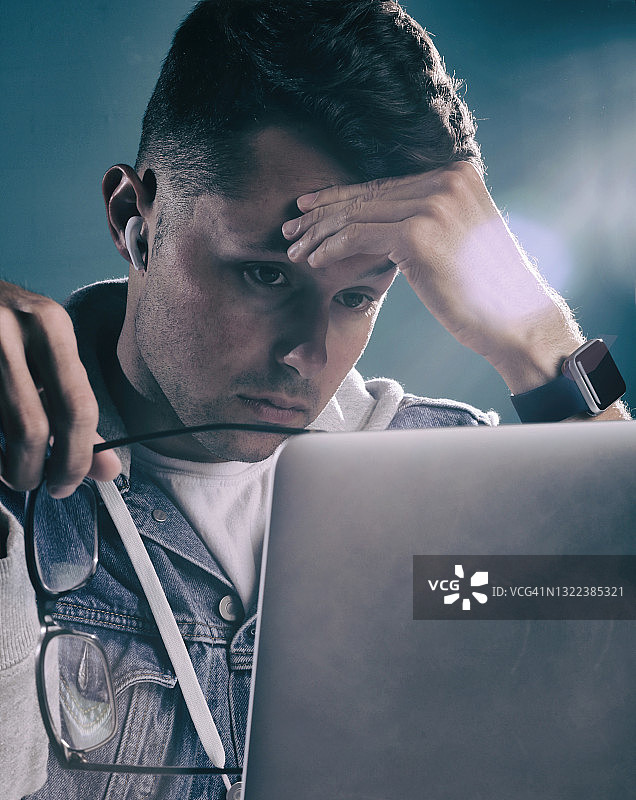 电脑引起的头痛图片素材