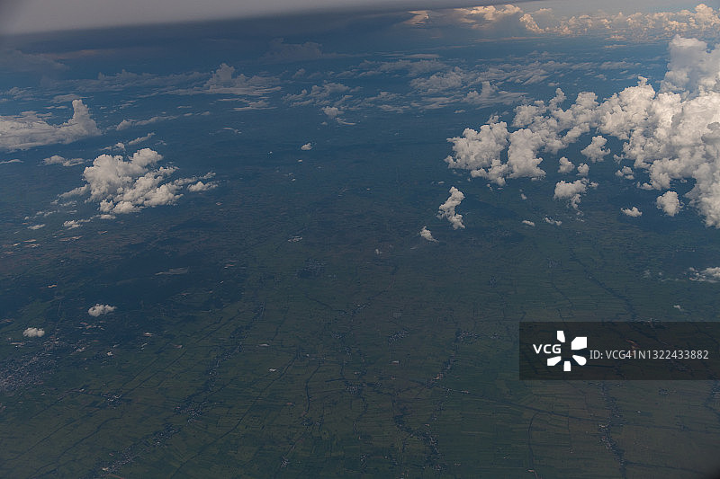 泰国乡村和小镇上空的云彩图片素材