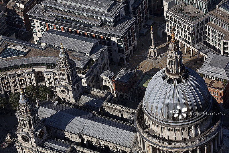 英国伦敦圣保罗大教堂和帕特诺斯特广场鸟瞰图图片素材