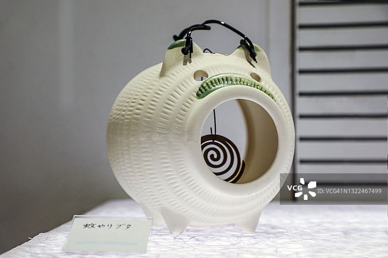 猪形蚊香架图片素材