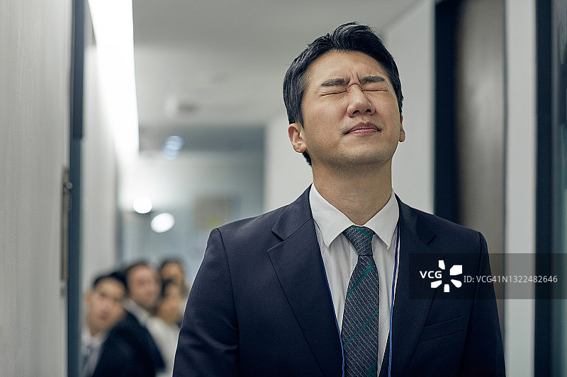 面试搞砸后沮丧的面试者图片素材