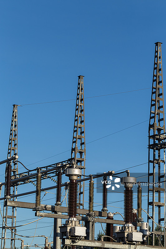 用于发电的电力变电站塔图片素材