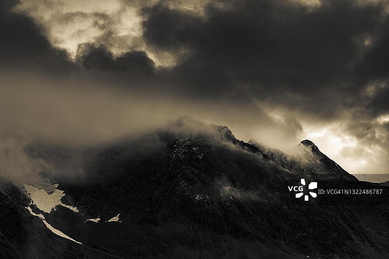 奥地利蒂罗尔州厄茨塔尔多云天空图片素材