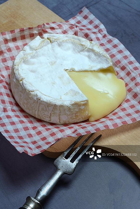 德国产法国卡门贝尔奶酪切片图片素材