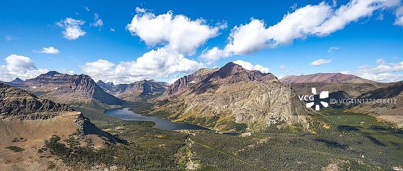 美国蒙大拿州冰川国家公园双药湖风光图片素材