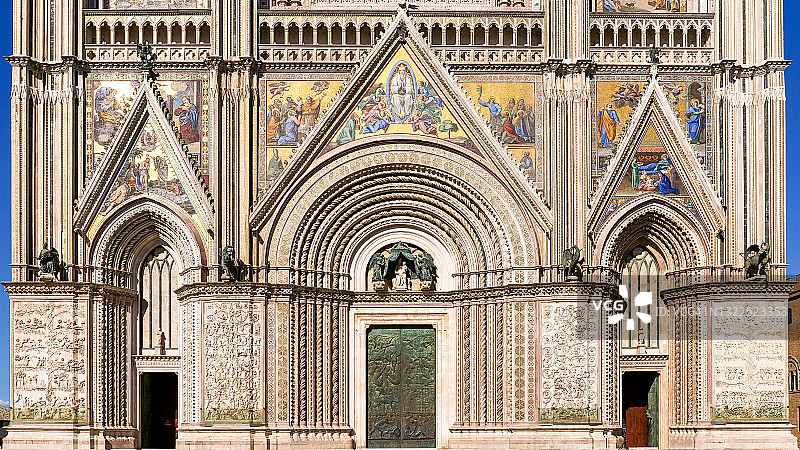 意大利翁布里亚奥尔维耶托中世纪小镇的哥特式教堂图片素材