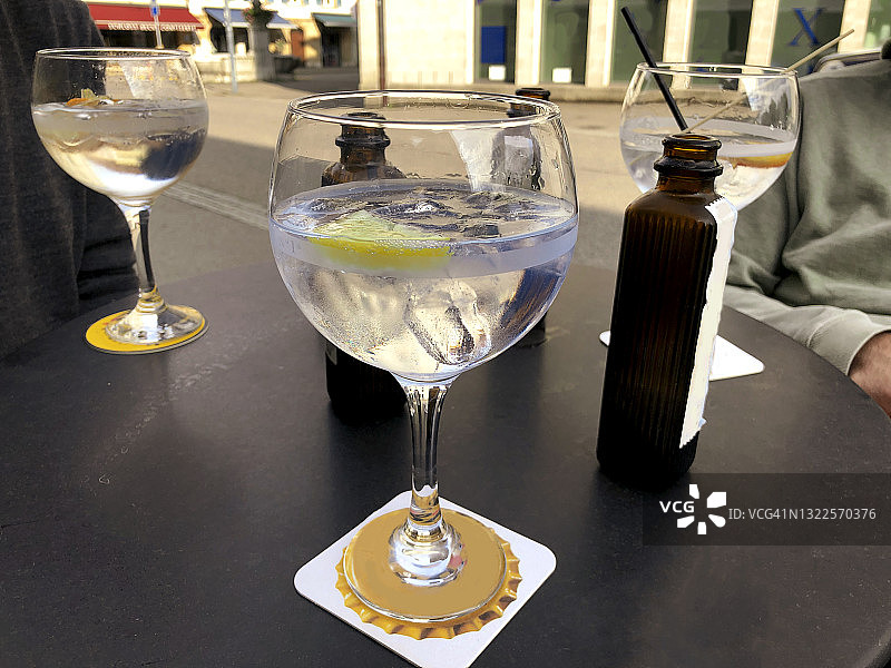 柠檬杜松子汤力水图片素材