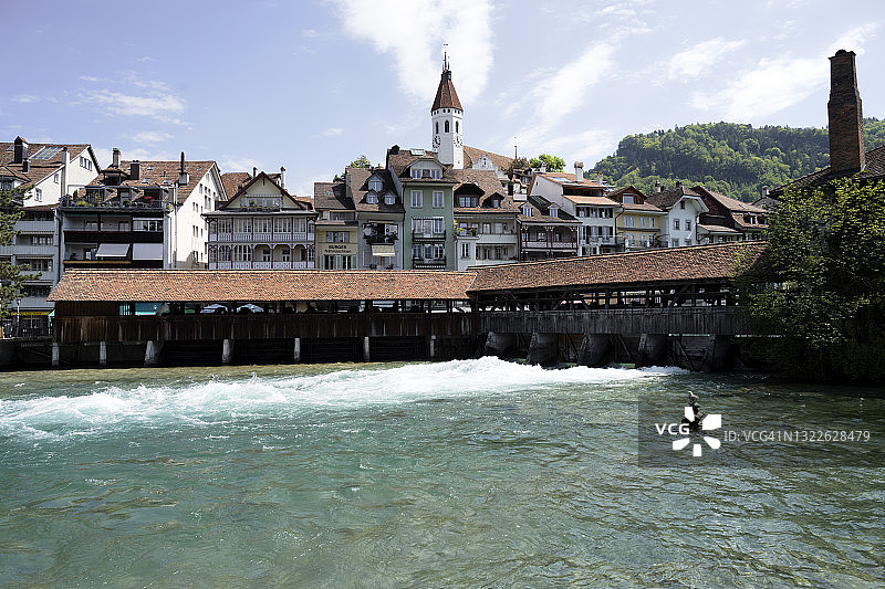 阿勒河畔施塔特教堂塔楼与廊桥风光图片素材