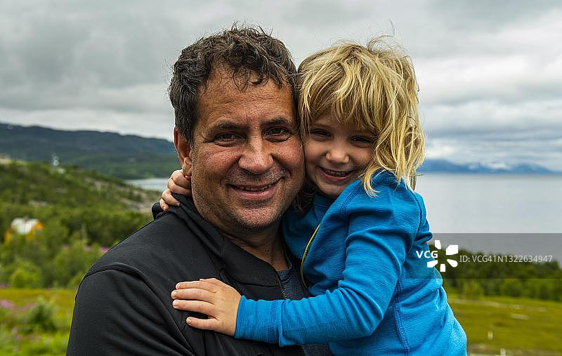 父亲和女儿，挪威阿尔塔图片素材