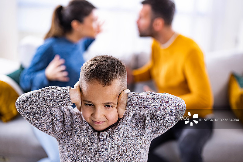 我不想听父母争吵！图片素材